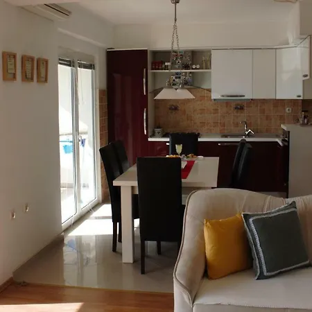 Apartamento Lucija 2 *