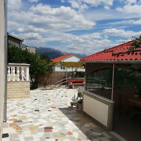 Apartment Lucija 2 *
